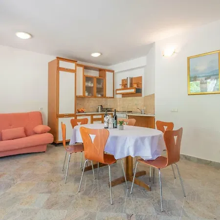 Apartment Zvone *